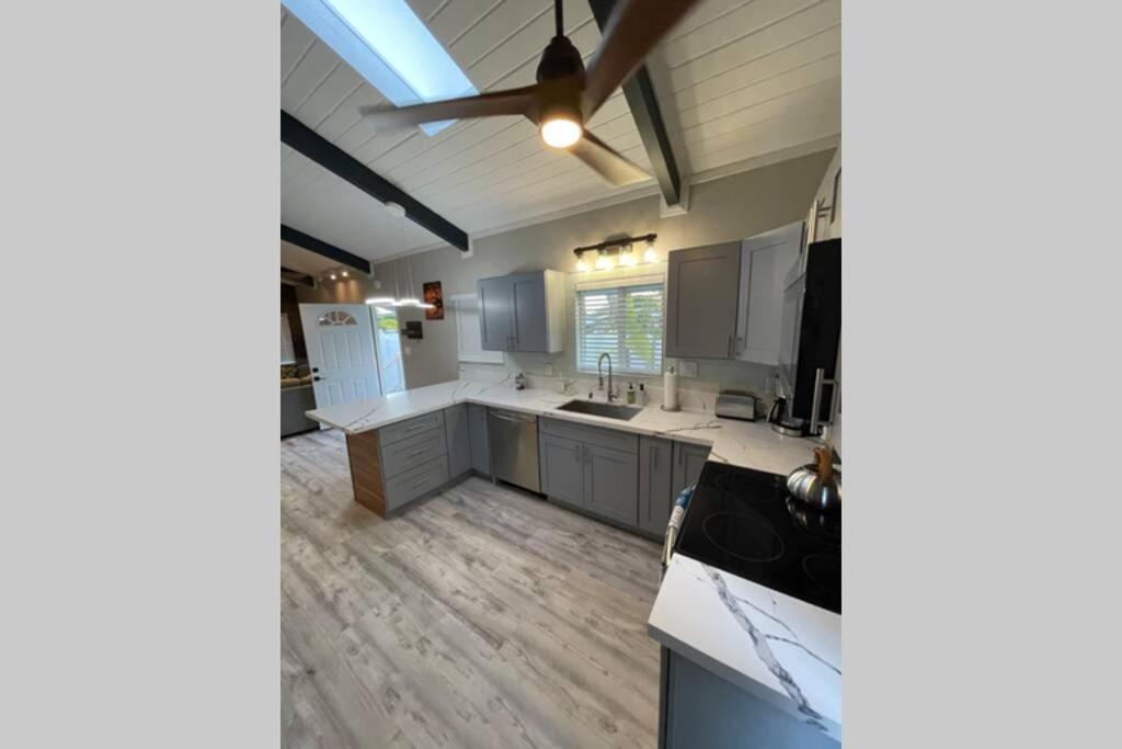 Spacious 2 Bedroom Beach House With King Suite Waianae Экстерьер фото